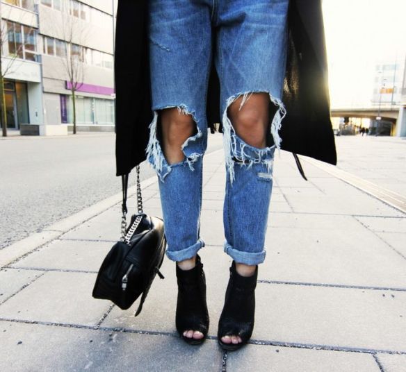 HC Blog 1:4:14 ripped jeans